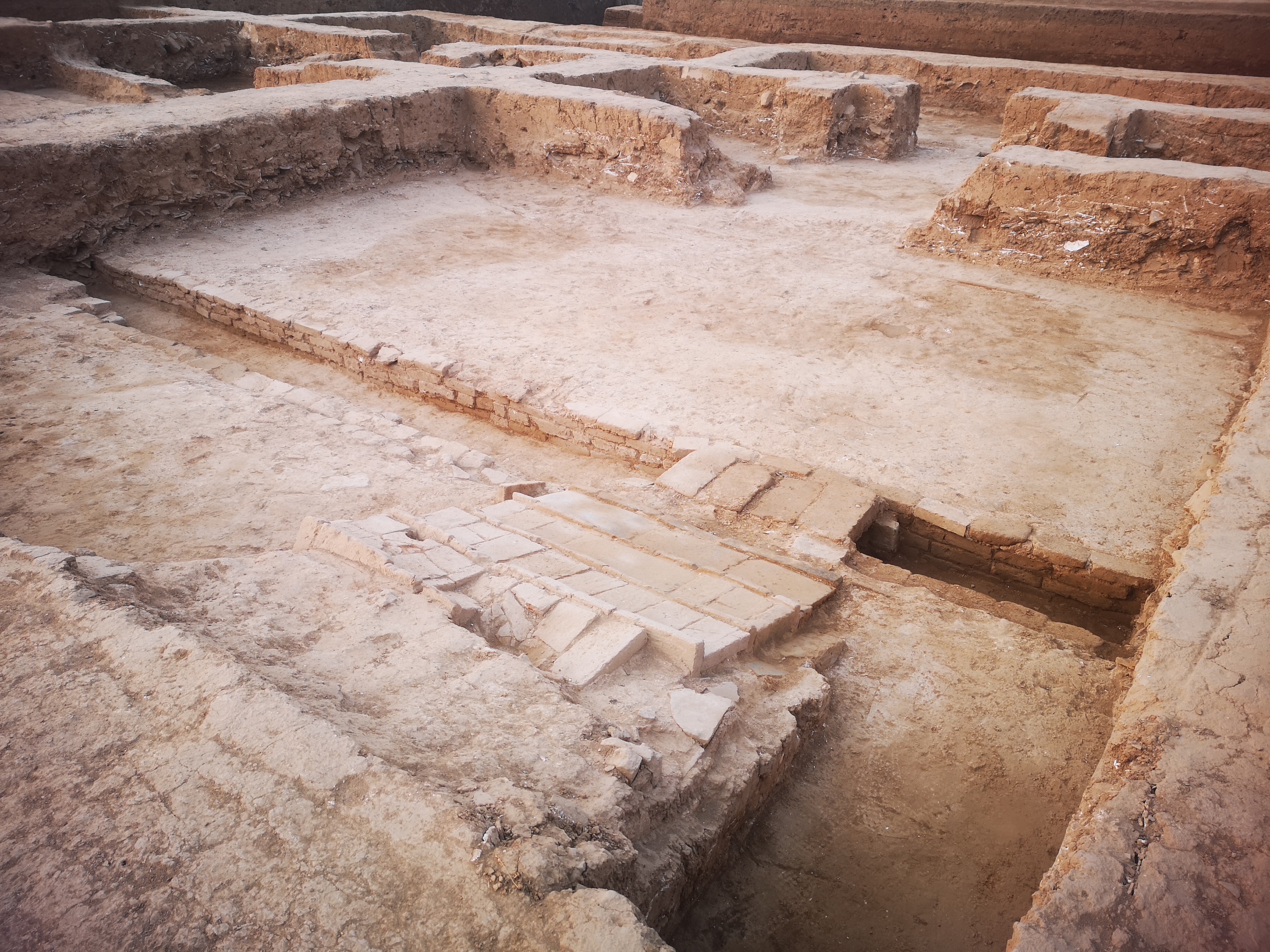 汉魏洛阳城新发现显阳殿,永巷等遗址