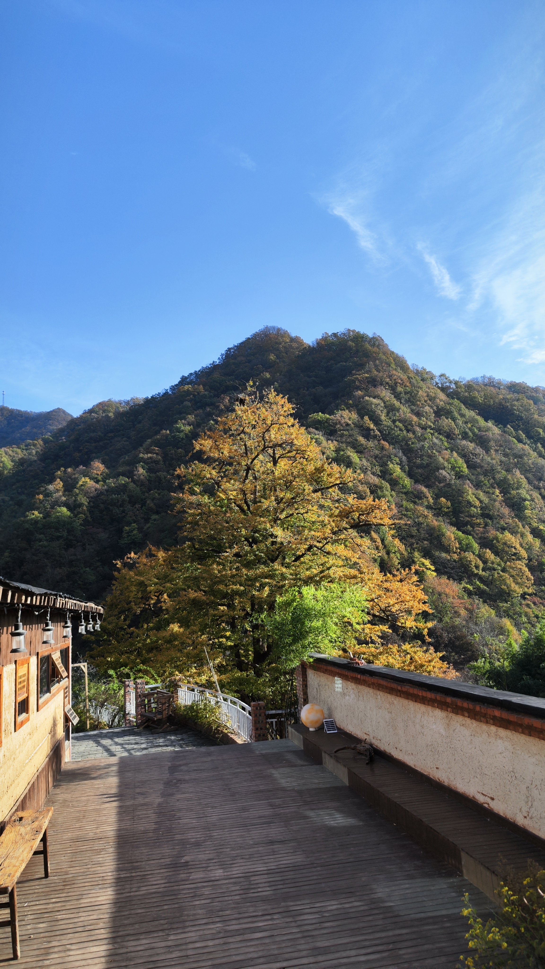 乌曼·山居推门见景.jpg