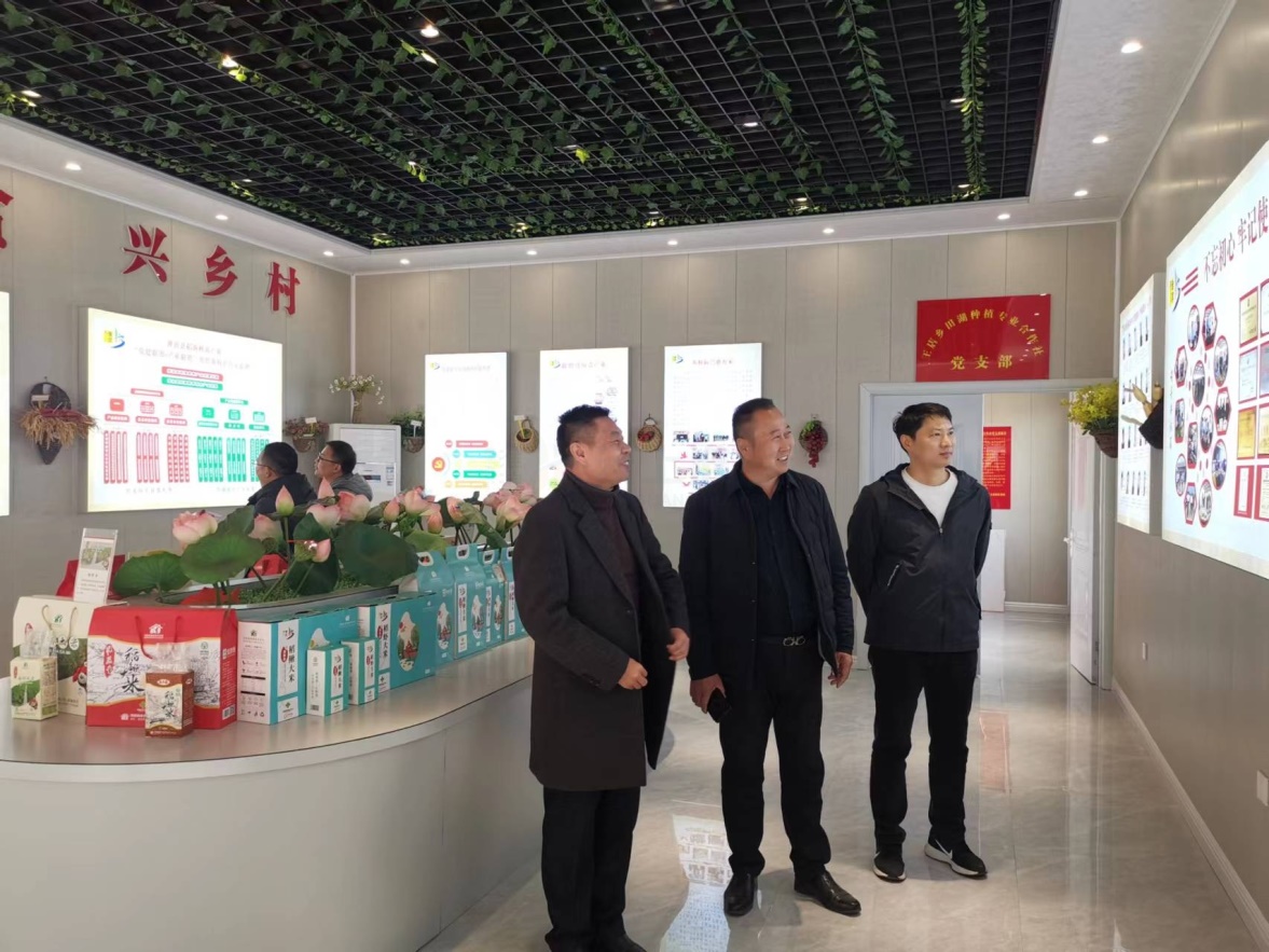 淮滨县党外知识分子乡村振兴实践创新基地挂牌仪式在王店乡举行