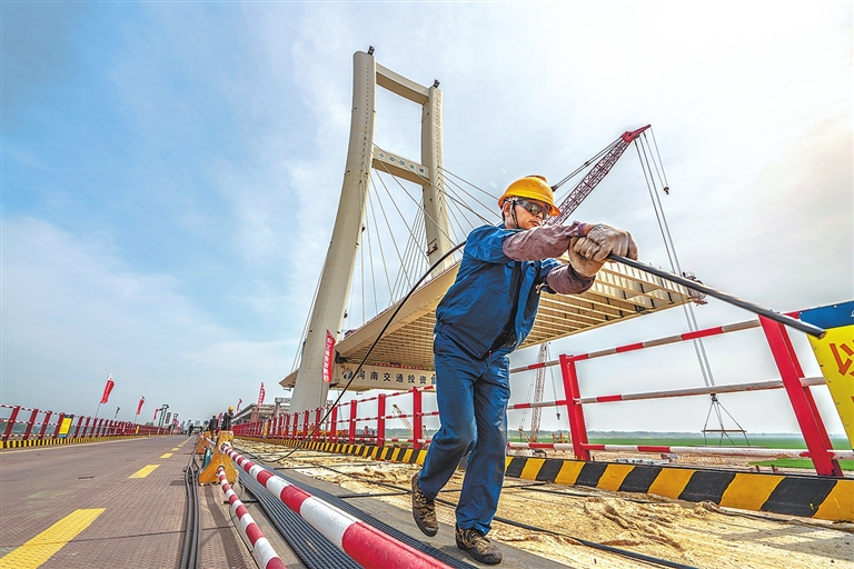 中部崛起豫出彩｜“橋”見河南 致敬勞動者