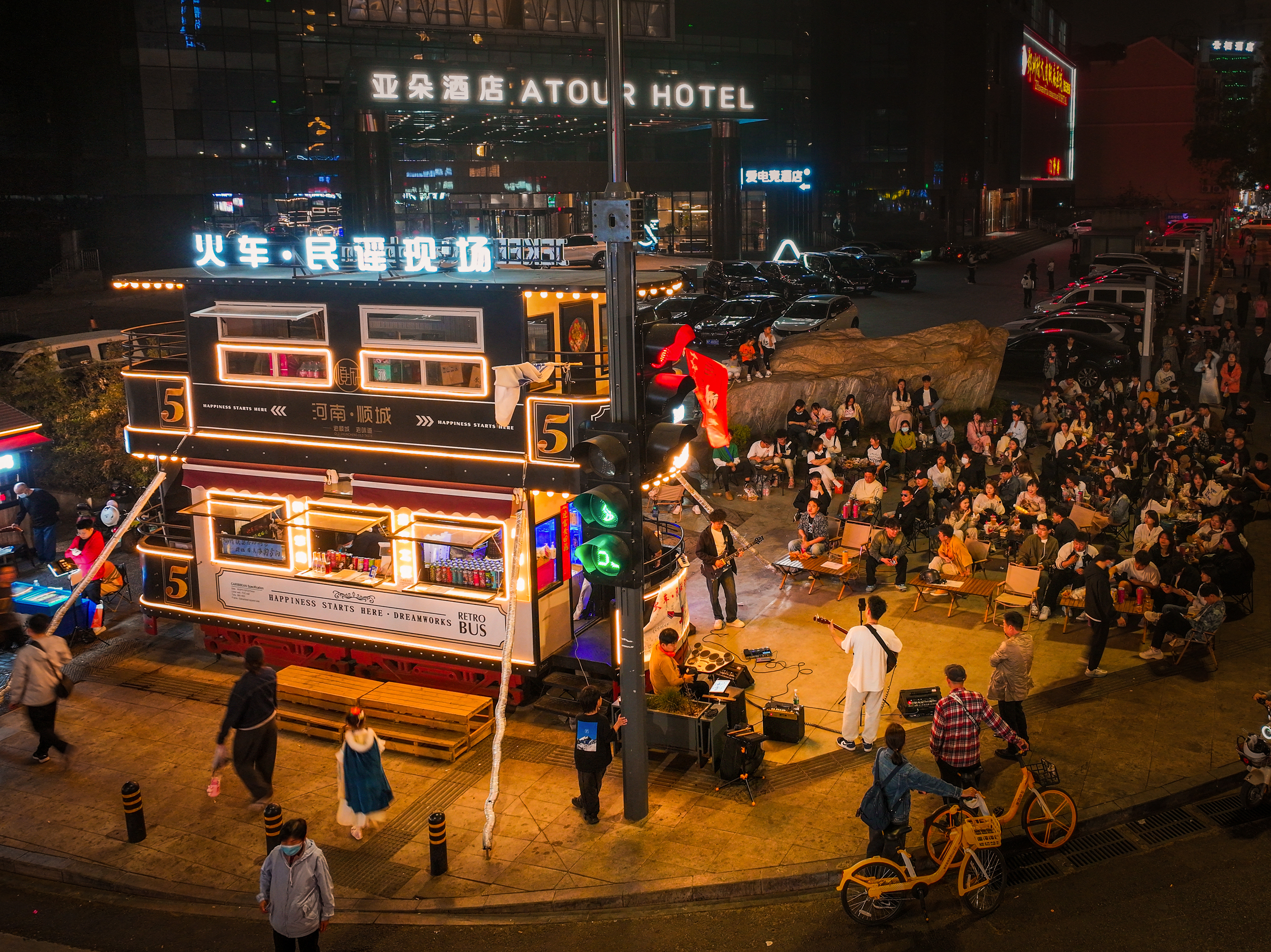 老顺城街街角，火车·音乐现场燃爆夏季 。受访者 供图.jpeg