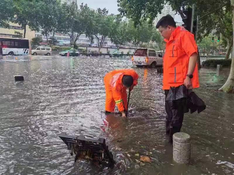 最大降雨量100mm，郑州1万余名防汛人员闻雨而动