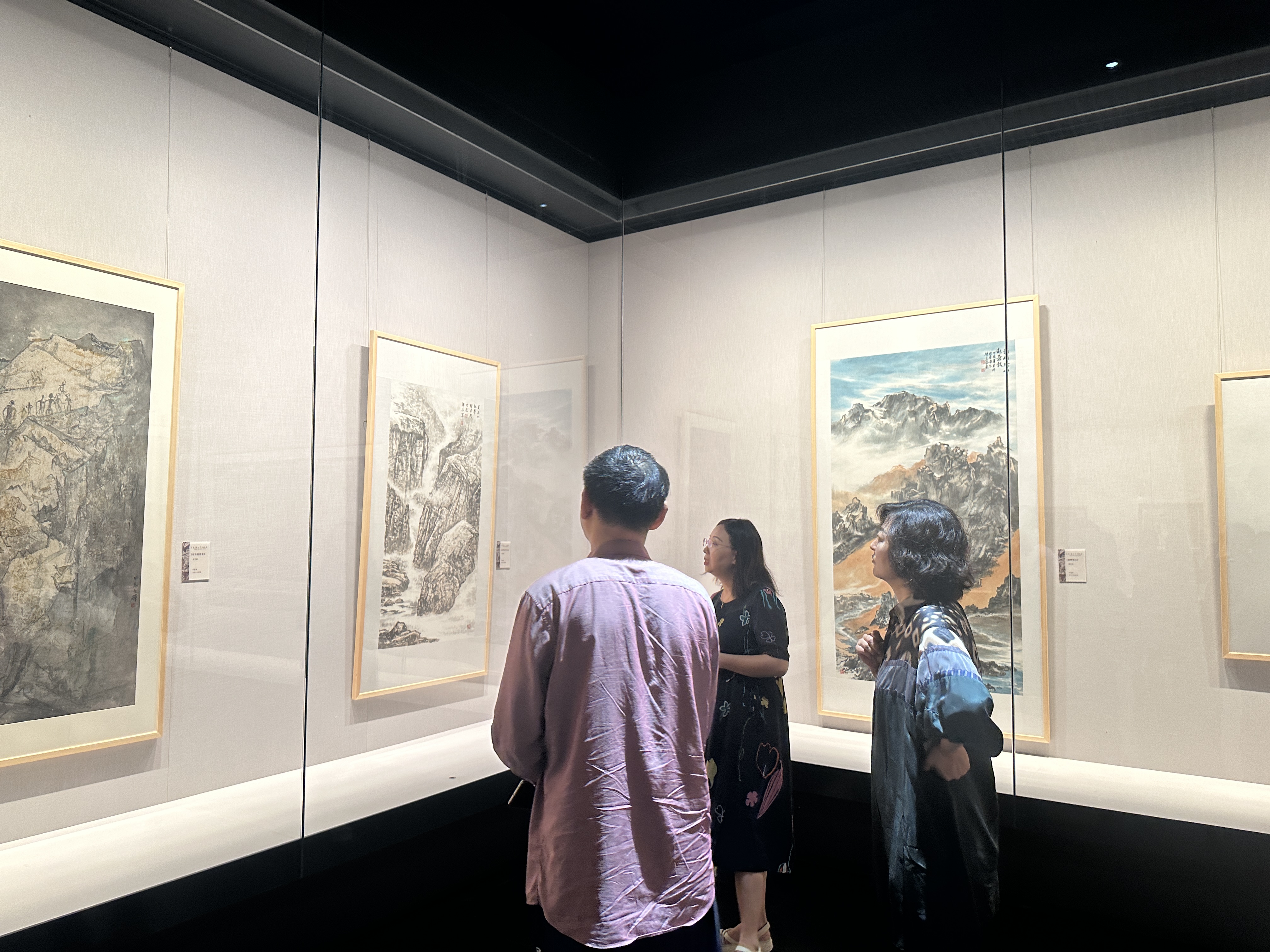 “千里阴山·千古岩画”巴彦淖尔阴山岩画艺术展在郑州美术馆开展