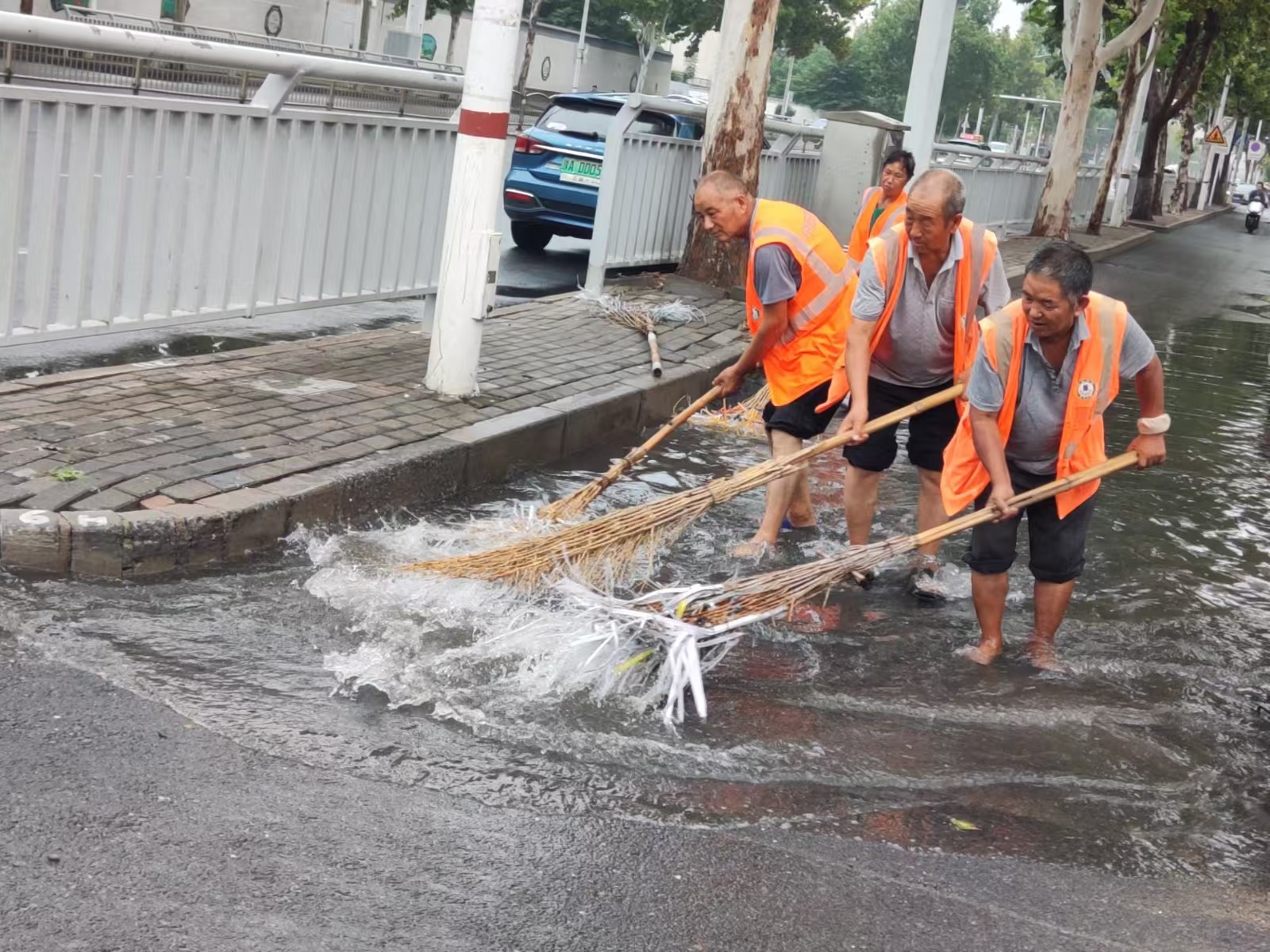 积水点抽排完毕,郑州市区道路通行顺畅