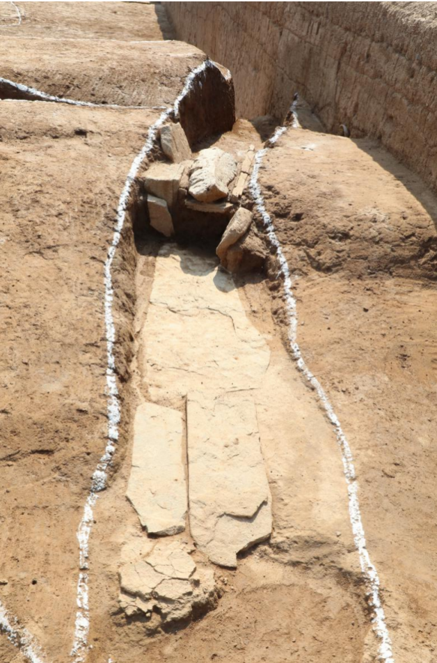 八里坪遗址建筑基址排水渠.png