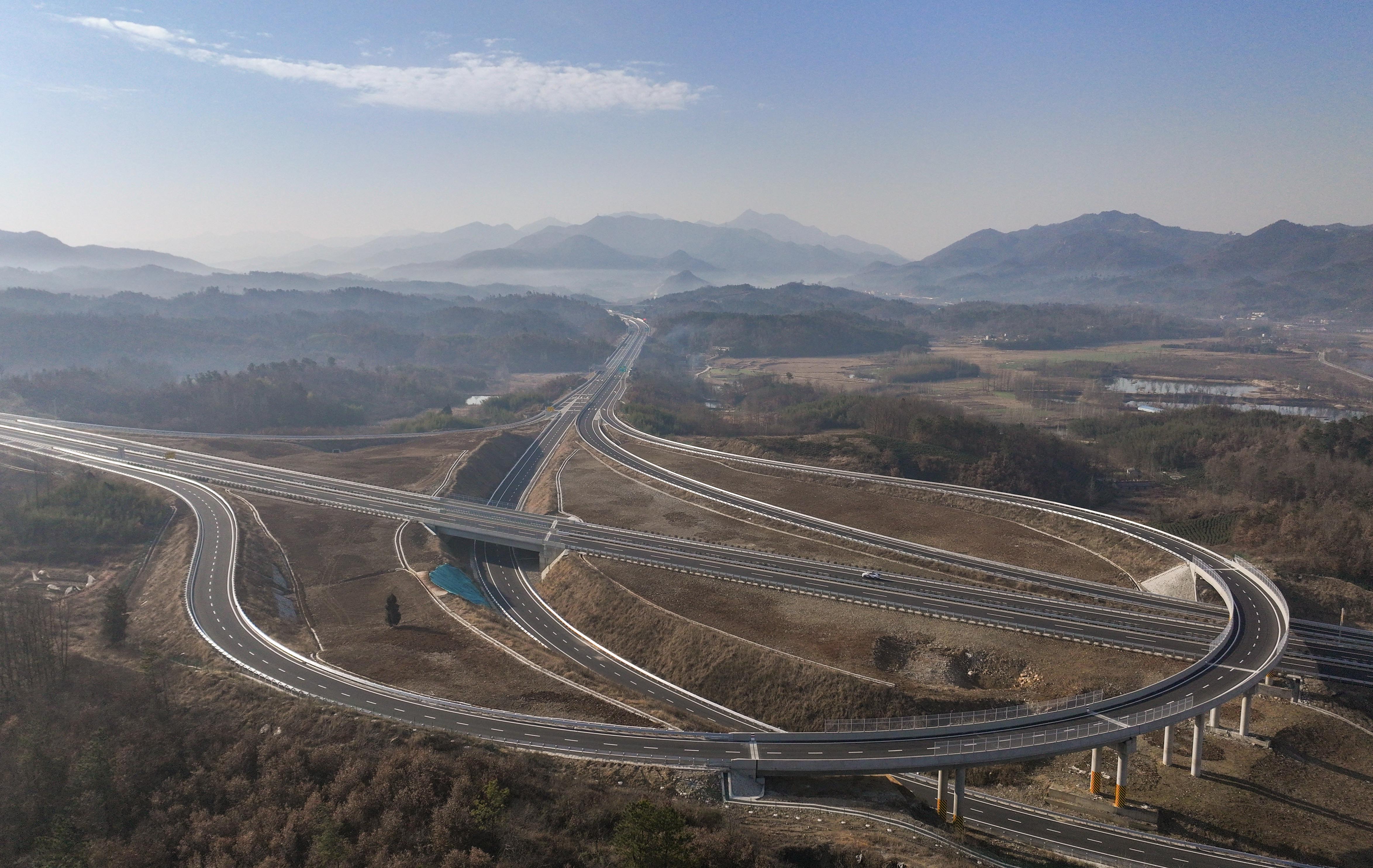 河南环大别山4条高速公路建成通车 信阳新增21个高速出入口和5个开放