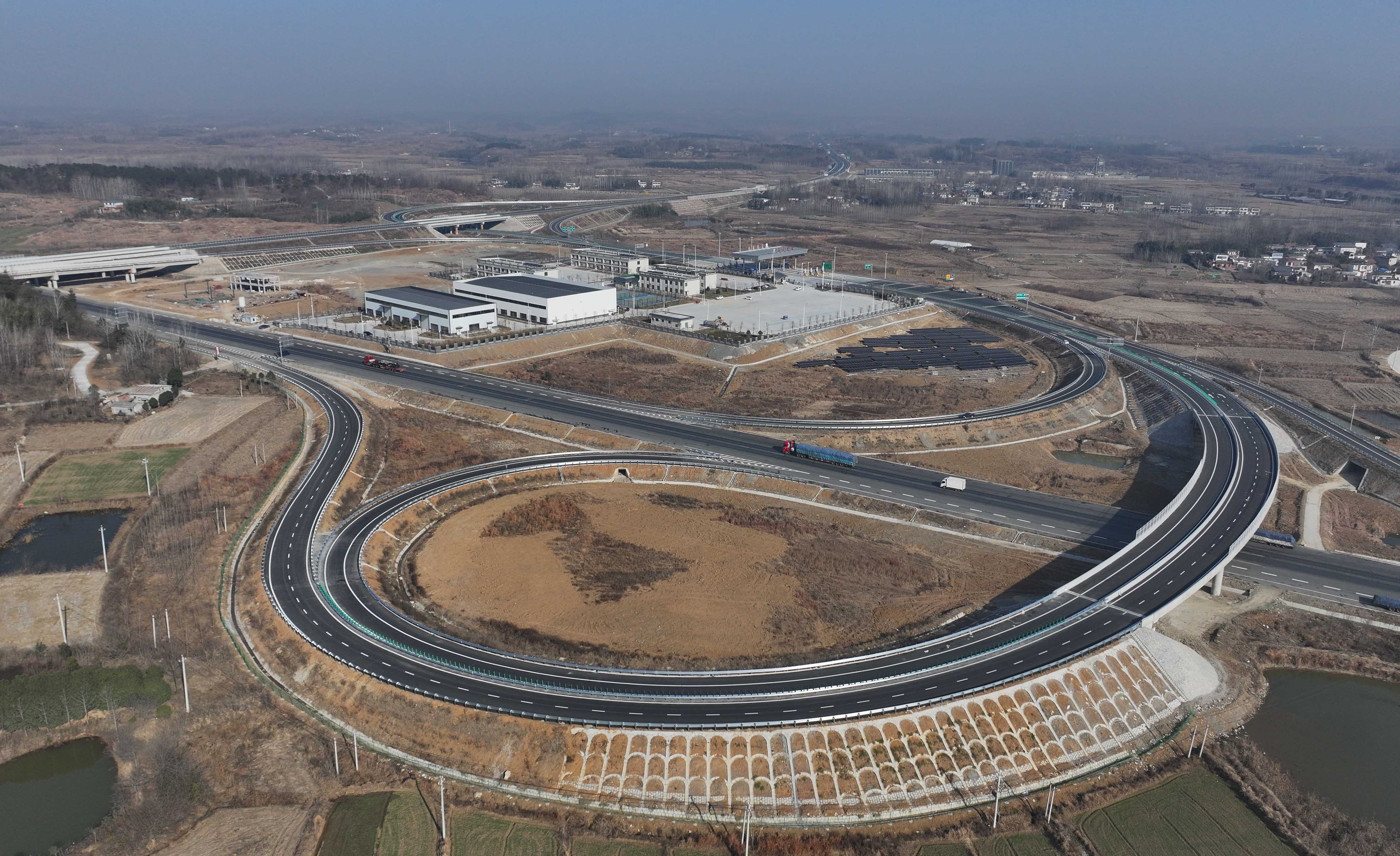 河南环大别山4条高速公路建成通车 信阳新增21个高速出入口和5个开放