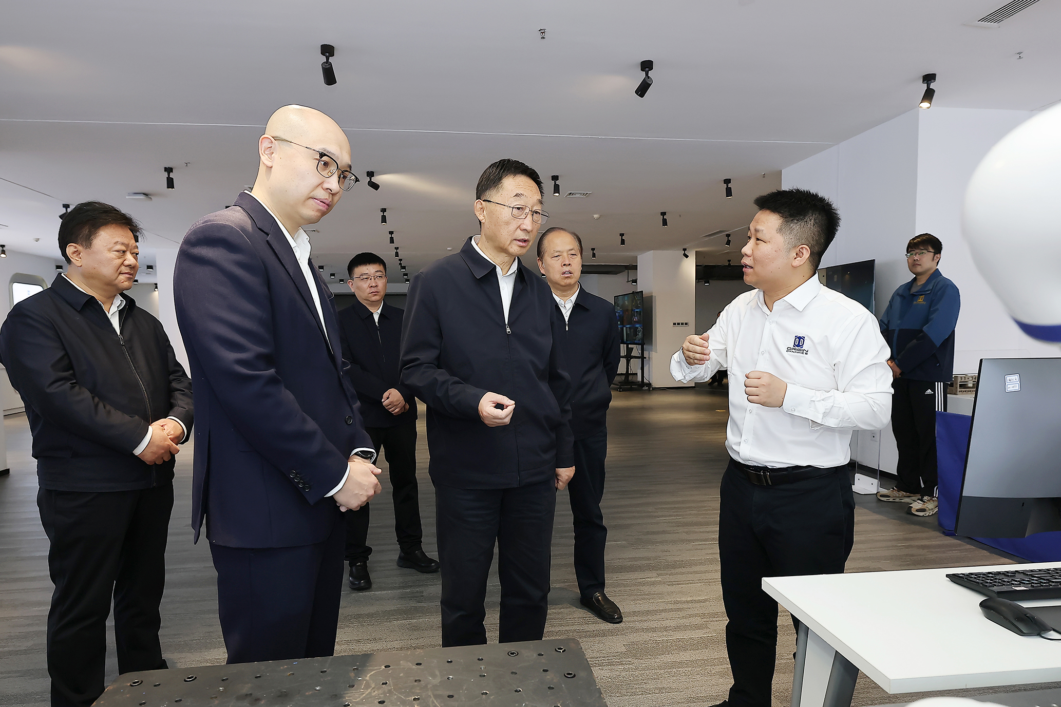 劉寧在鄭州走訪慰問(wèn)青年團(tuán)隊(duì)代表