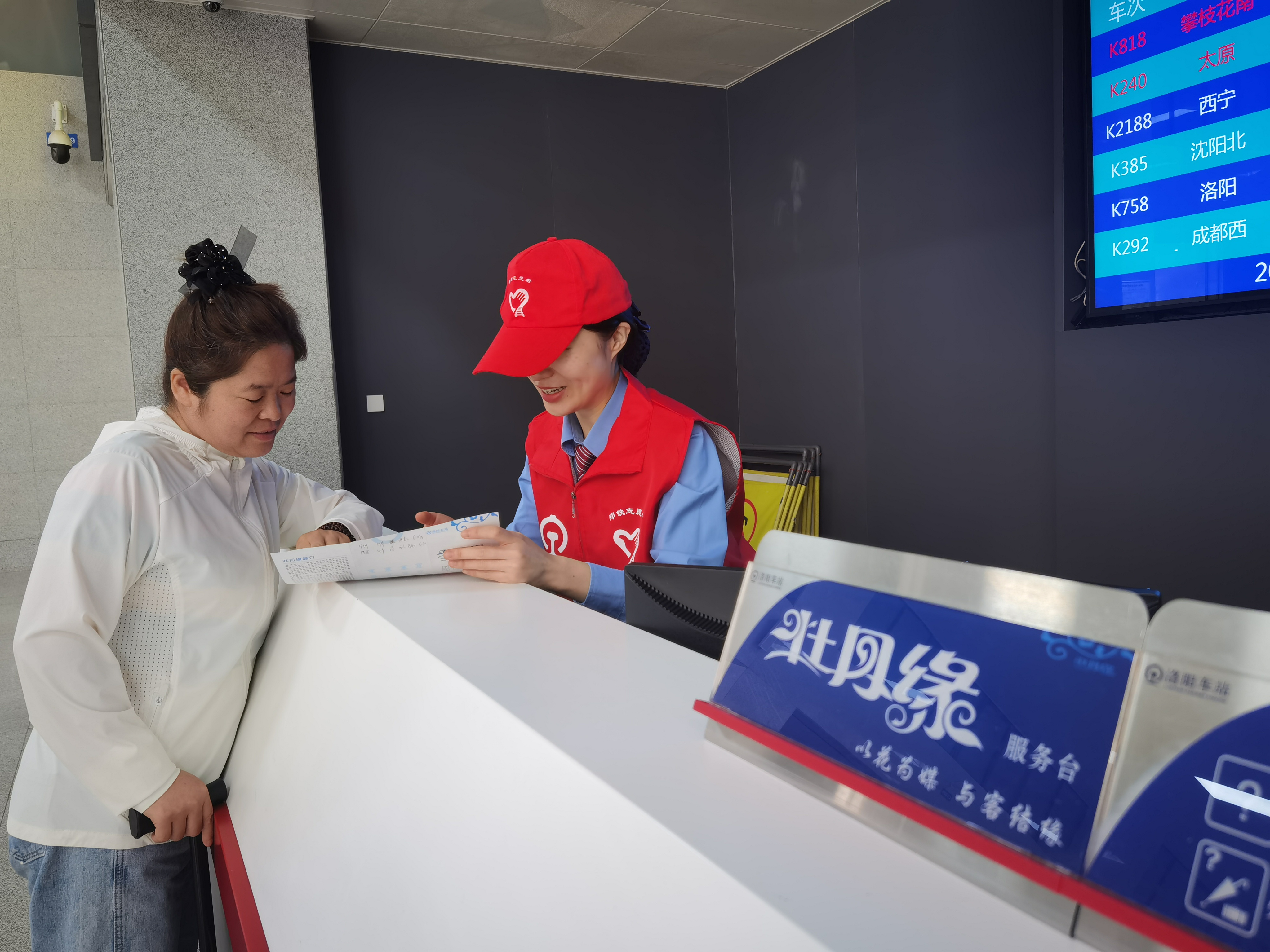 五一假期，國鐵集團(tuán)鄭州局累計發(fā)送旅客超440萬人，同比增長12.3%