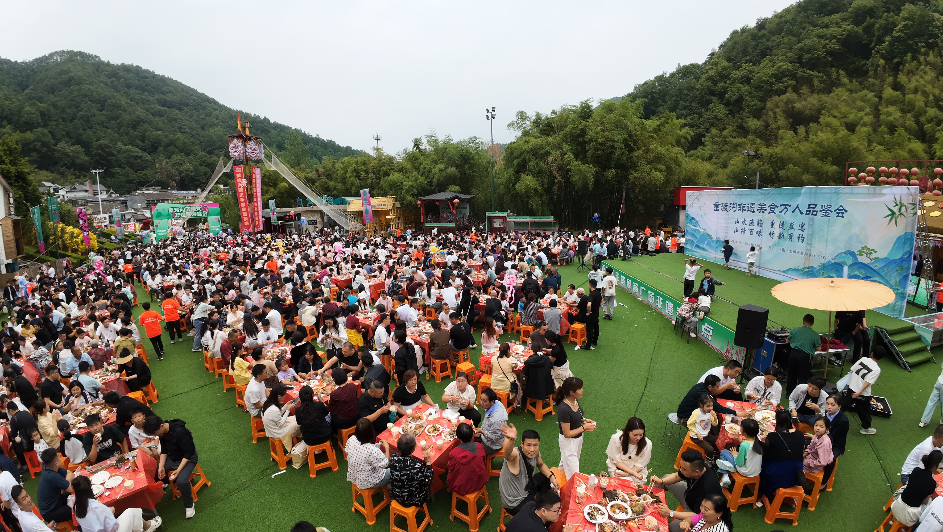 万人免费“搂席”！在重渡沟“粽”享非遗美食盛宴