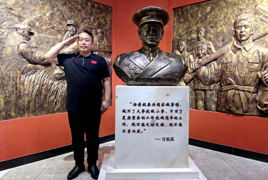 申进科在“百年名校”谈“忠孝两全”：爱妈妈才能爱祖国！