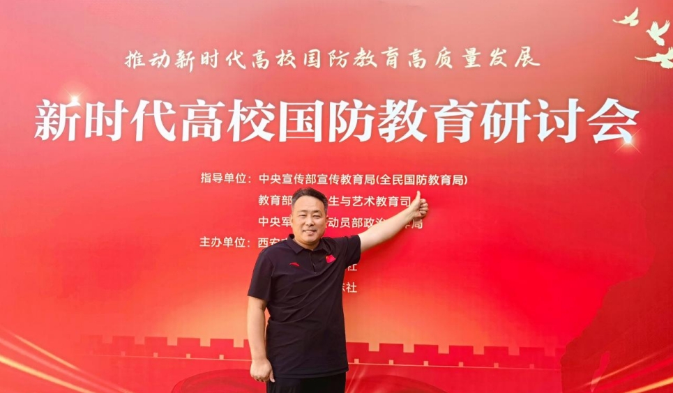 申进科在“百年名校”谈“忠孝两全”：爱妈妈才能爱祖国！