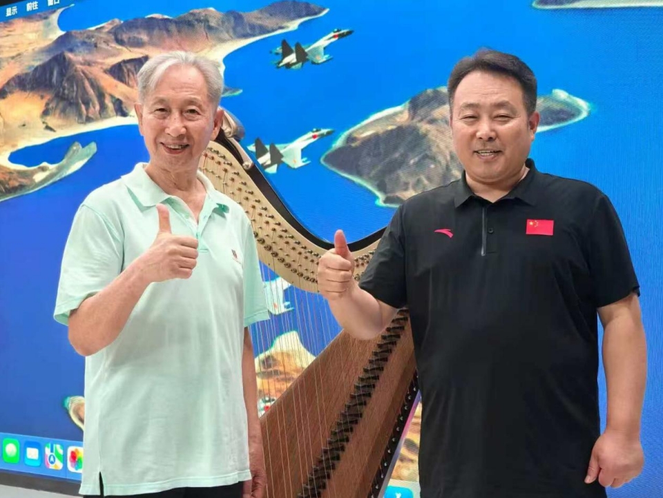 申进科在“百年名校”谈“忠孝两全”：爱妈妈才能爱祖国！