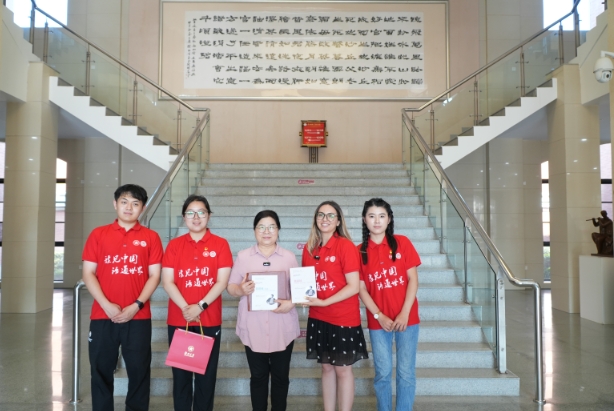 英雄不止在戰場，更在沙丘之間、百姓身旁——阿爾巴尼亞留學生問道蘭考